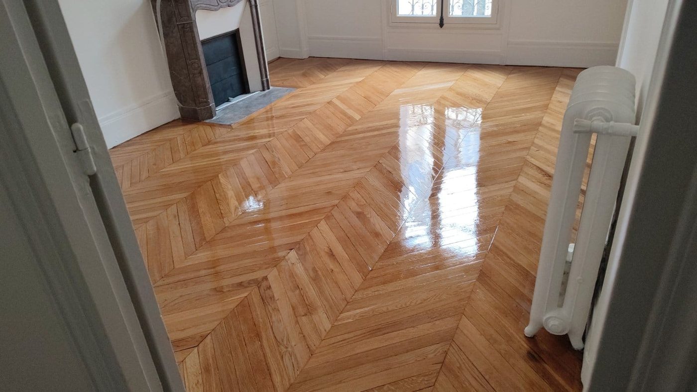 Point de Hongrie salon vitrifié — rénovation parquet Paris