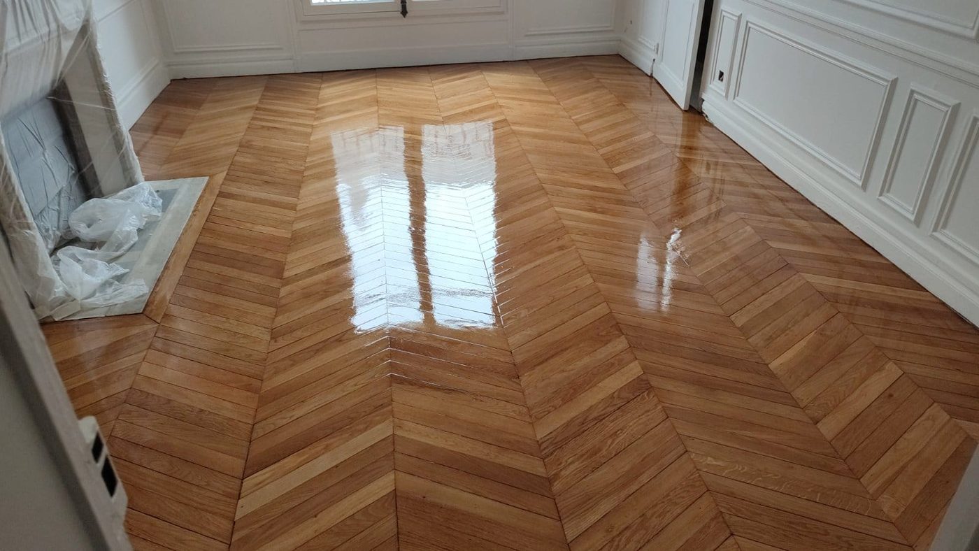 Vitrification parquet point de Hongrie — ponçage et finition Blanchon